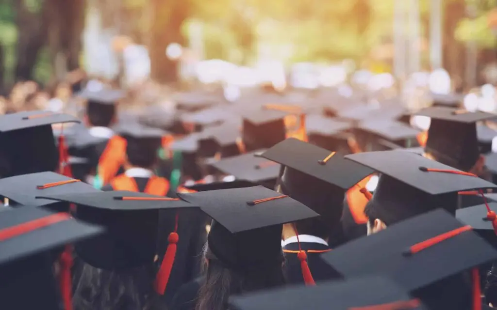 Illustration: Reasons college grad should work at abstrakt june